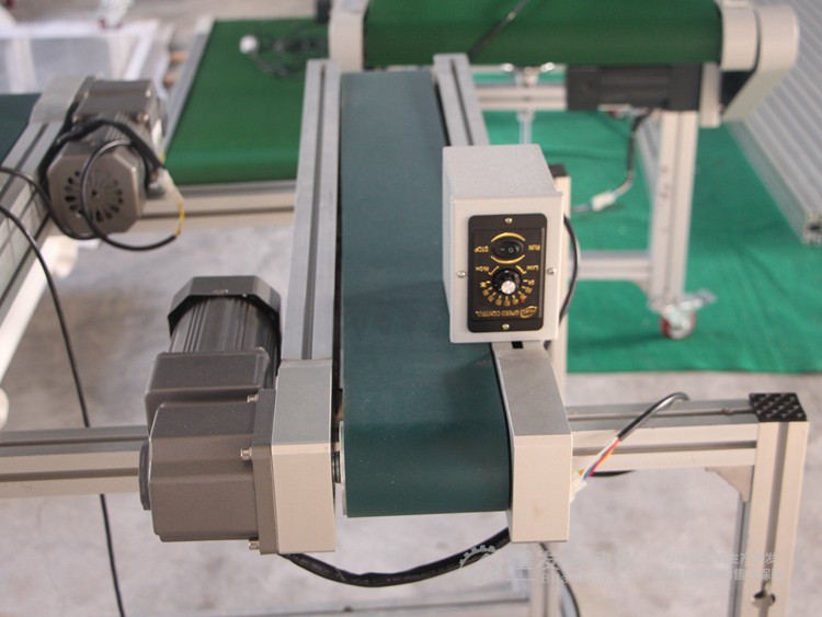 側(cè)裝直角電機小型皮帶輸送機