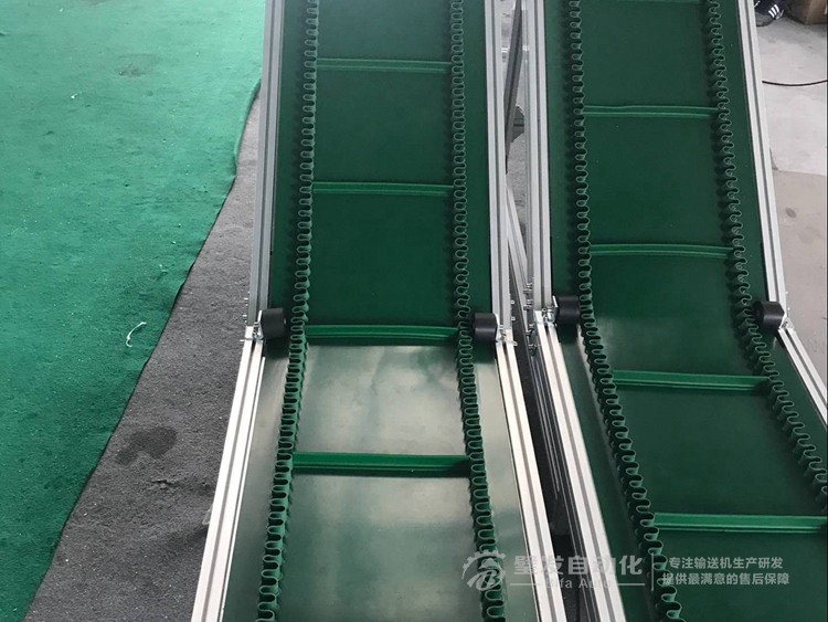 裙邊擋板低端平臺(tái)爬坡輸送線