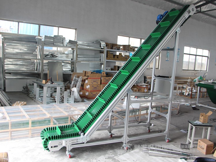 裙邊擋板爬坡輸送機